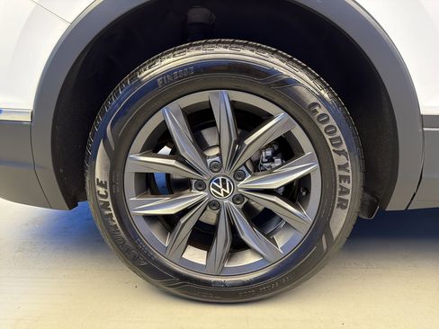 Certified 2023 Volkswagen Tiguan SE w/ Panoramic Sunroof Package image 8