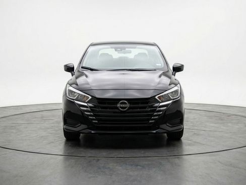 Used 2025 Nissan Versa SV image 2