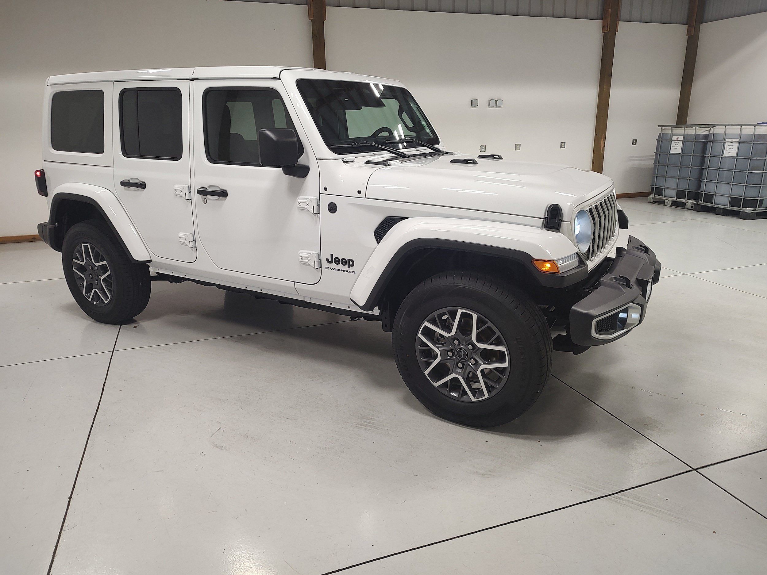 Used 2025 Jeep Wrangler Unlimited Sahara AWD/4WD image 2