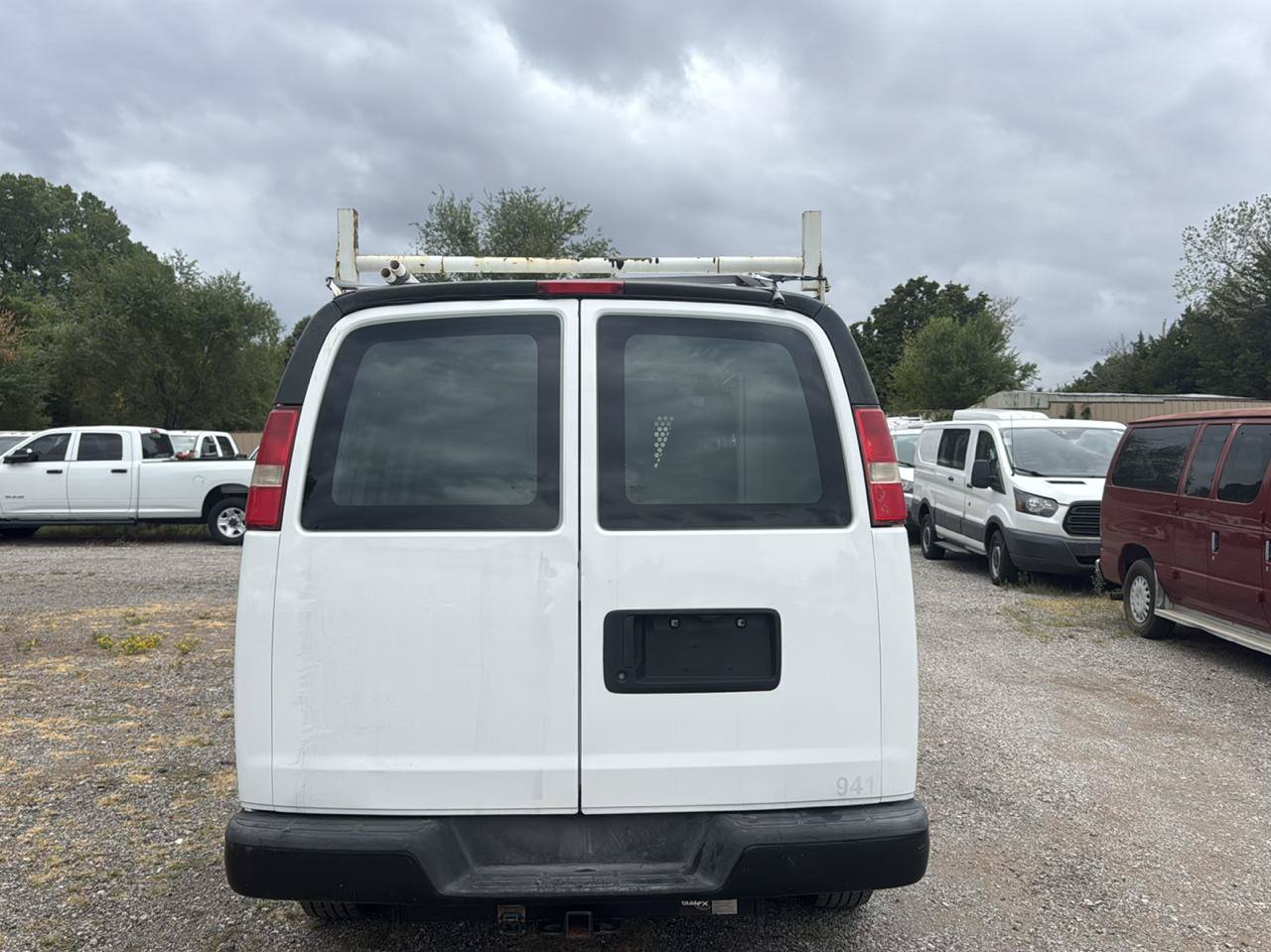 Used 2017 Chevrolet Express 2500 RWD image 8