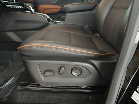 Used 2023 GMC Canyon AT4 w/ Technology Package image 10