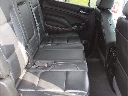 Used 2019 Chevrolet Suburban LT AWD/4WD image 19