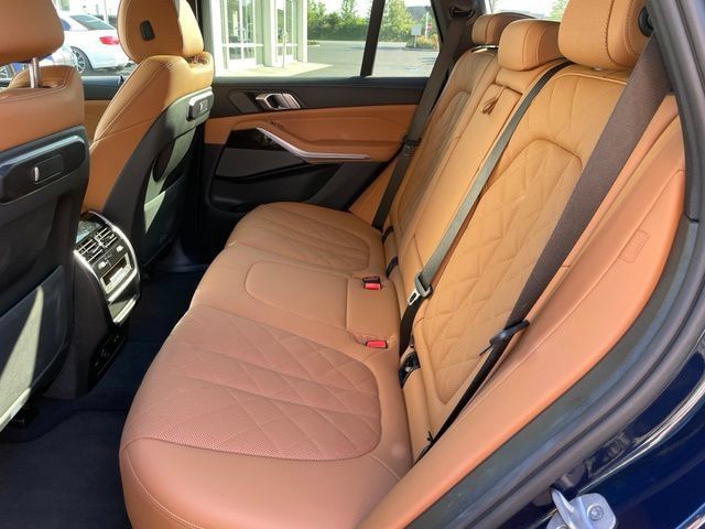 Used 2026 BMW X5 xDrive50e w/ M Sport Package AWD/4WD image 7