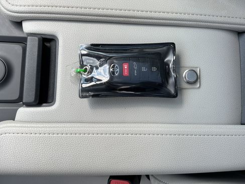 Used 2025 Toyota Grand Highlander FWD image 37