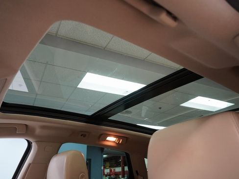 Used 2012 Cadillac SRX Luxury image 4