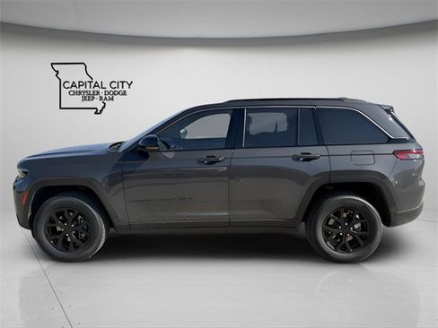 New 2026 Jeep Grand Cherokee Altitude image 6