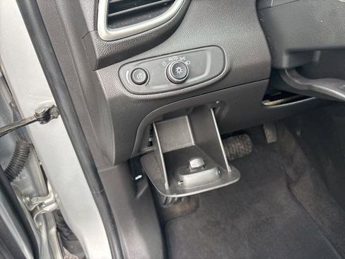 Used 2019 Chevrolet Trax LT w/ LT Convenience Package image 20