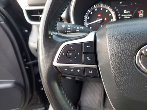Used 2022 Toyota Highlander XLE AWD/4WD image 28