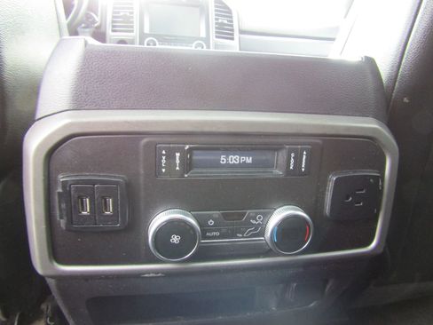 Used 2018 Ford Expedition XLT w/ Equipment Group 202A AWD/4WD image 19