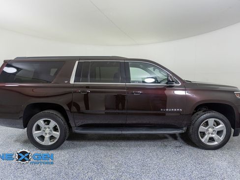 Used 2020 Chevrolet Suburban LT w/ Luxury Package AWD/4WD image 8