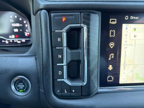 Used 2023 GMC Yukon Denali AWD/4WD image 15