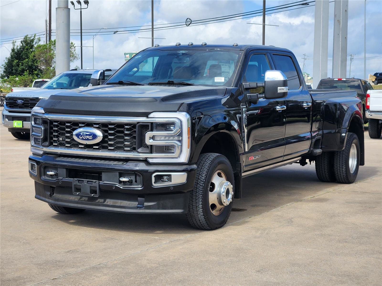 Certified 2024 Ford F350 Platinum AWD/4WD image 3