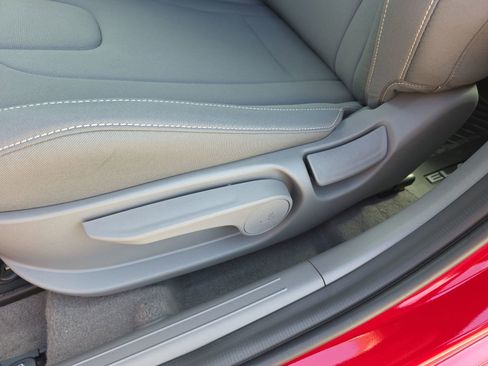 New 2025 Hyundai Elantra SEL image 18