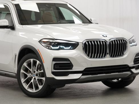 Used 2022 BMW X5 xDrive40i w/ Premium Package AWD/4WD image 9