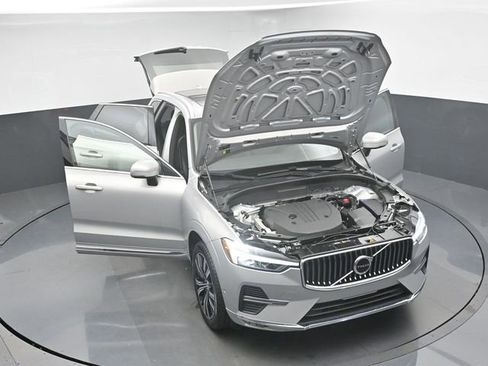 Used 2023 Volvo XC60 B5 Plus image 47
