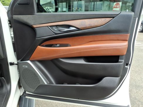 Used 2019 Cadillac Escalade Premium Luxury AWD/4WD image 33