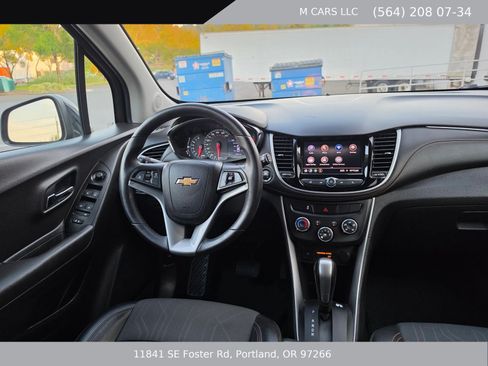 Used 2020 Chevrolet Trax LT w/ LT Convenience Package FWD image 11