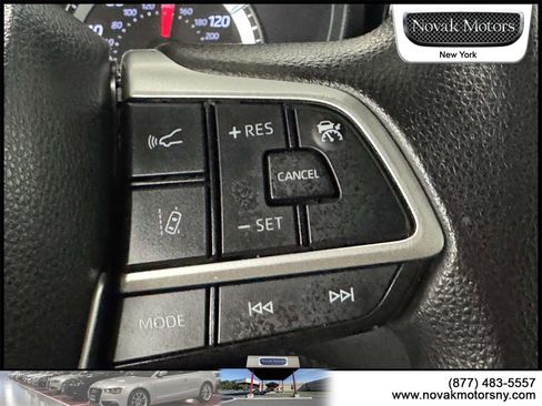 Used 2022 Toyota Highlander L image 17