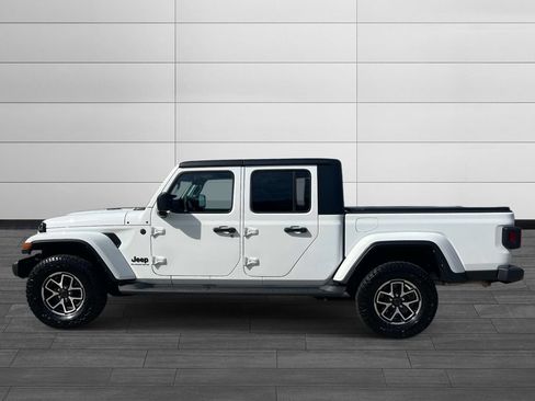 Used 2024 Jeep Gladiator Sport AWD/4WD image 2