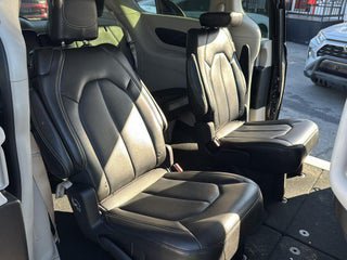 Used 2024 Chrysler Pacifica Touring-L FWD image 26
