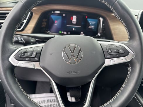 Used 2024 Volkswagen Atlas SE AWD/4WD image 28