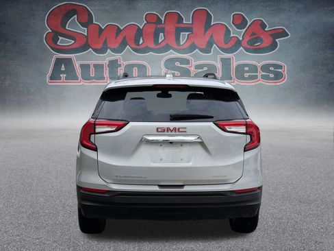 Used 2022 GMC Terrain SLE w/ Driver Convenience Package image 5
