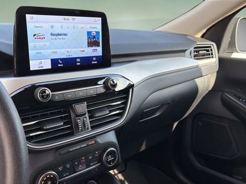 Used 2020 Ford Escape SE image 19
