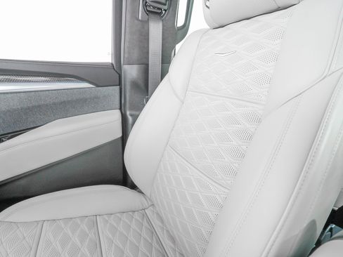 Used 2025 Cadillac Escalade ESV V w/ LPO, ONYX Package image 31