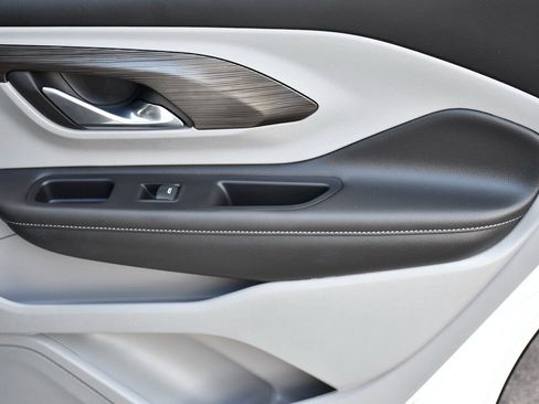 Used 2023 GMC Terrain SLE w/ Driver Convenience Package image 14