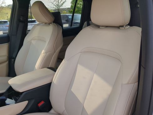 Used 2023 Jeep Grand Cherokee L Limited w/ Luxury Tech Group II image 10