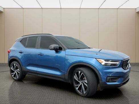 Used 2021 Volvo XC40 T5 R-Design w/ Climate Package image 4
