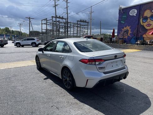 Used 2024 Toyota Corolla SE w/ SE Premium Package FWD image 3