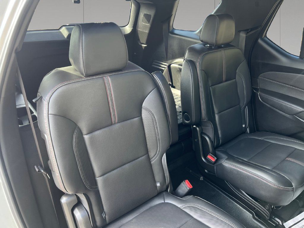 Used 2023 Chevrolet Traverse RS AWD/4WD image 18