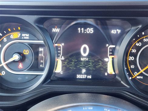 Used 2024 Jeep Wrangler Sahara image 15