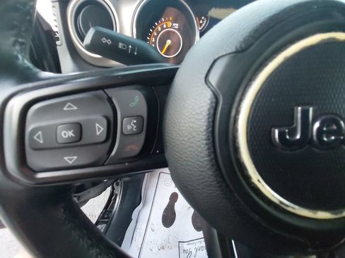 Used 2018 Jeep Wrangler Unlimited Sport S AWD/4WD image 14