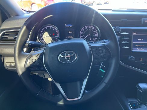 Used 2018 Toyota Camry SE image 9