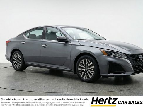Used 2025 Nissan Altima 2.5 SV image 1