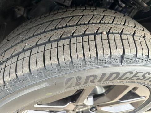 New 2025 Honda Pilot Touring image 21