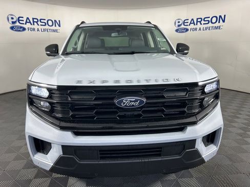 New 2026 Ford Expedition Active image 2