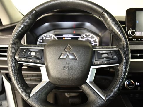Used 2023 Mitsubishi Outlander ES AWD/4WD image 18