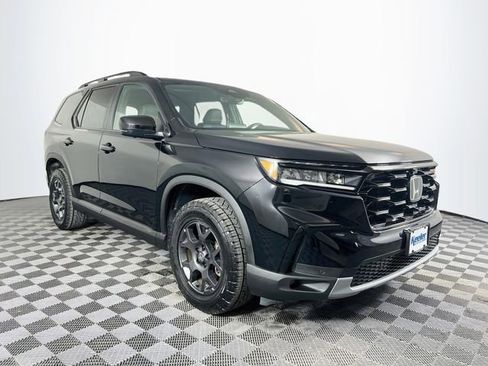 Certified 2023 Honda Pilot TrailSport image 9
