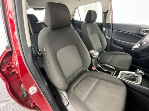 Used 2024 Hyundai Venue SE FWD image 13