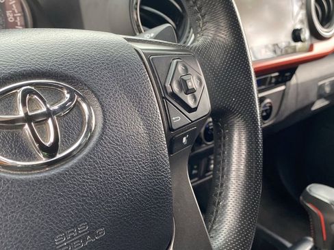 Used 2017 Toyota Tacoma TRD Sport image 24