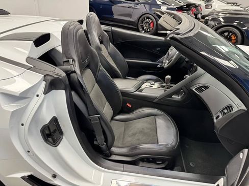 Used 2019 Chevrolet Corvette Grand Sport w/ Z07 Performance Package RWD image 17