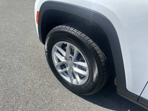 New 2025 Jeep Grand Cherokee L Laredo w/ Luxury Tech Group I image 12