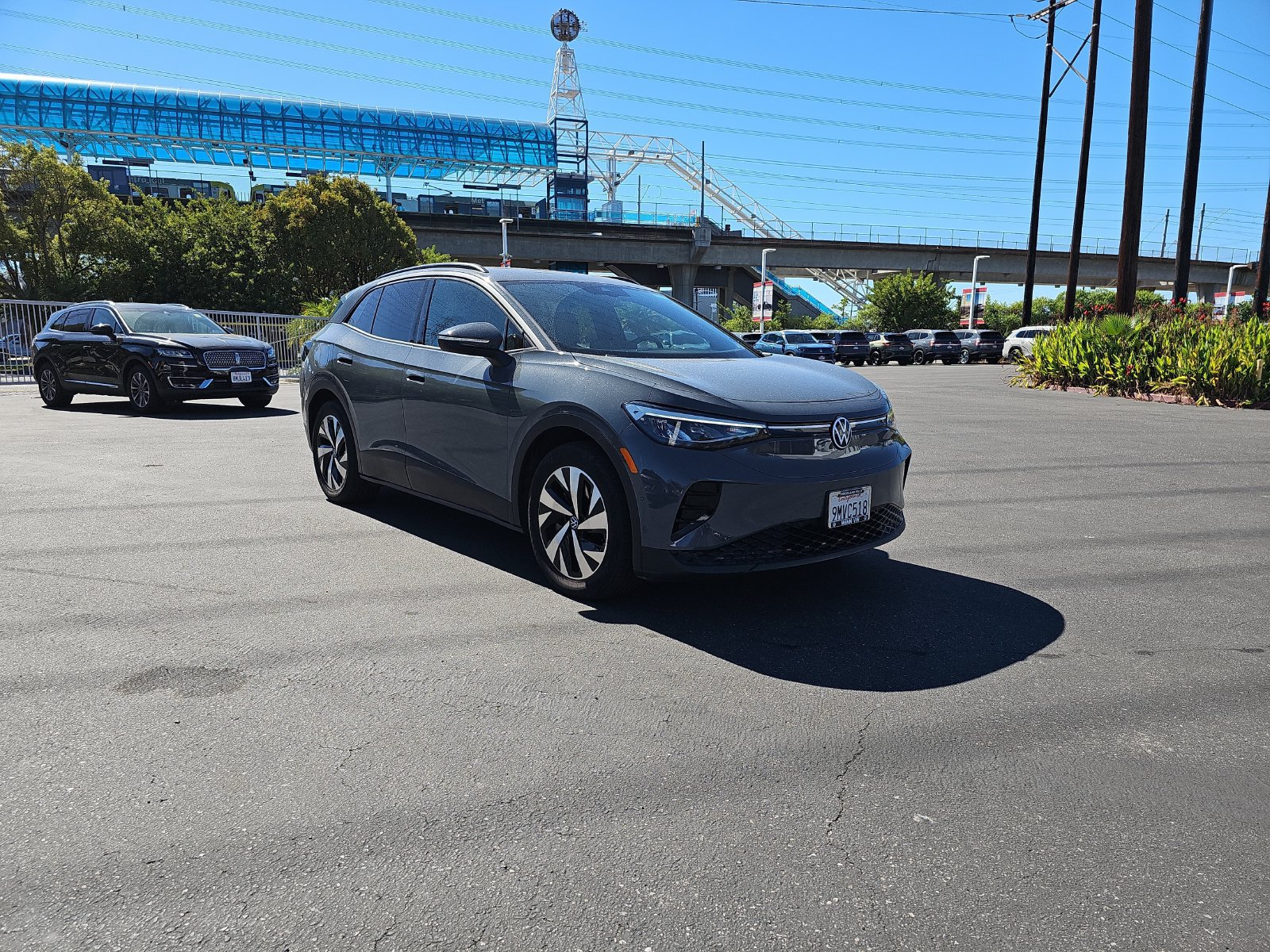 Used 2024 Volkswagen ID.4 2WD image 3