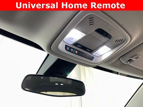 Used 2021 Chevrolet Traverse LT image 27