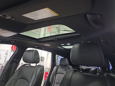 Used 2023 Buick Enclave Avenir image 31