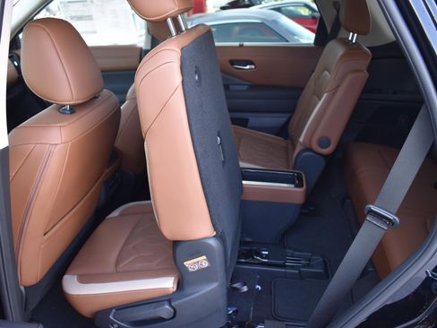 New 2026 Nissan Pathfinder Platinum FWD image 57