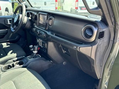 Used 2022 Jeep Gladiator Sport AWD/4WD image 15